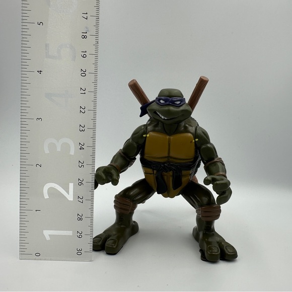 TMNT 2004 Teenage Mutant
Turtles NINJA ACTION
DONATELLO figure LOOSE
Incomplete - Picture 8 of 8